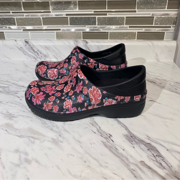 Crocs clogs Neria Pro II Graphic Floral Clogs nursing - Picture 3 of 9